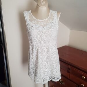 Motherhood Maternity Sweetheart Lace Top Small